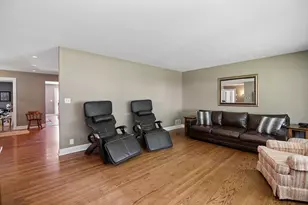 29 N Summit Ave, Villa Park, IL 60181 - Photo 7