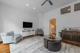 419 W Grand Ave, Chicago, IL 60654 - Photo 23