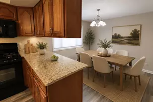 1408 Fairlane Dr, Schaumburg, IL 60193 - Photo 9