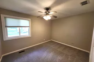 1408 Fairlane Dr, Schaumburg, IL 60193 - Photo 13
