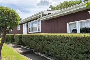 1631 N Oak Ave, Round Lake Beach, IL 60073 - Photo 3