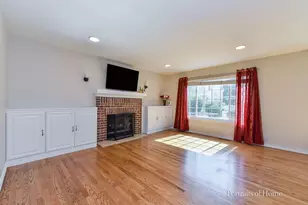 1302 Dunbarton Dr, Aurora, IL 60502 - Photo 9