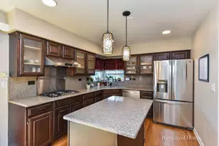 1302 Dunbarton Dr, Aurora, IL 60502 - Photo 7