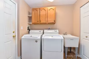1302 Dunbarton Dr, Aurora, IL 60502 - Photo 13