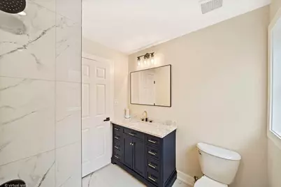8219 S Muskegon Avenue, Chicago, IL 60617 - Photo 13