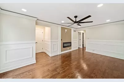 8219 S Muskegon Avenue, Chicago, IL 60617 - Photo 5