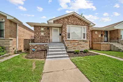 8219 S Muskegon Avenue, Chicago, IL 60617 - Photo 1