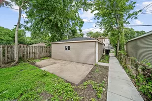 8219 S Muskegon Ave, Chicago, IL 60617 - Photo 27