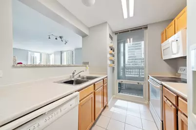 345 N La Salle Street #2203, Chicago, IL 60654 - Photo 3