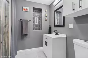 1920 W Dickens Ave, Chicago, IL 60614 - Photo 17