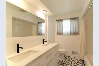 7542 Lowell Avenue, Skokie, IL 60076 - Photo 13