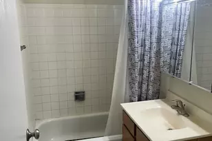 330 Shorewood Dr, Glendale Heights, IL 60139 - Photo 7