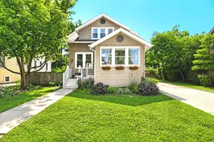 736 Arlington Ave, Des Plaines, IL 60016 - Photo 1