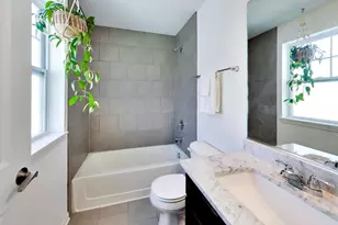 810 Lexington Cir W, Des Plaines, IL 60016 - Photo 21