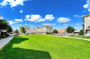 810 Lexington Cir W, Des Plaines, IL 60016 - Photo 27