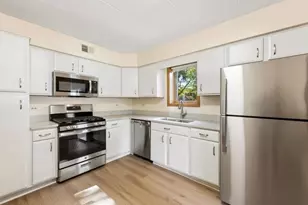 7555 Sheridan Dr, Willowbrook, IL 60527 - Photo 5