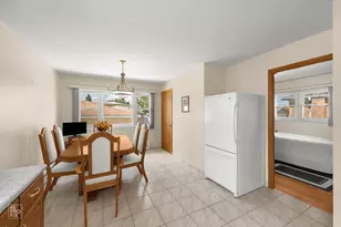 9972 Ivanhoe Ave, Schiller Park, IL 60176 - Photo 7