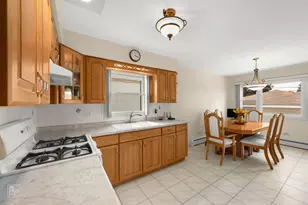 9972 Ivanhoe Ave, Schiller Park, IL 60176 - Photo 5