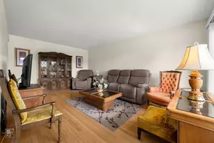 9972 Ivanhoe Ave, Schiller Park, IL 60176 - Photo 3