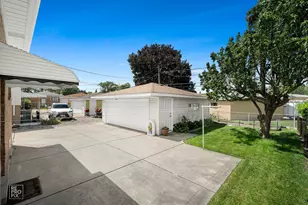 9972 Ivanhoe Ave, Schiller Park, IL 60176 - Photo 25