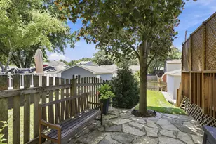 916 Britta Ln, Geneva, IL 60134 - Photo 25