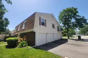 2211 Dorchester Ct, Schaumburg, IL 60194 - Photo 1