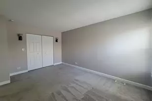 2211 Dorchester Ct, Schaumburg, IL 60194 - Photo 7