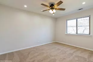 261 Driftwood Ln, Schaumburg, IL 60193 - Photo 9