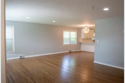 9733 Karlov Avenue, Skokie, IL 60076 - Photo 5