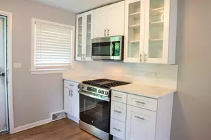 9733 Karlov Ave, Skokie, IL 60076 - Photo 9