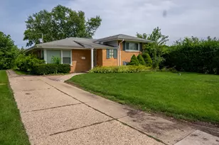 9733 Karlov Ave, Skokie, IL 60076 - Photo 1