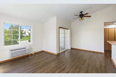 131 Silverstone Drive #4, Carpentersville, IL 60110 - Photo 5