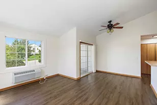 131 Silverstone Dr, Carpentersville, IL 60110 - Photo 5