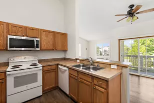 131 Silverstone Dr, Carpentersville, IL 60110 - Photo 13