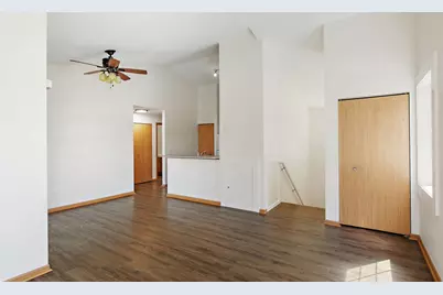 131 Silverstone Drive #4, Carpentersville, IL 60110 - Photo 7
