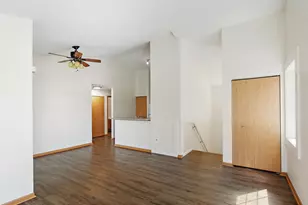 131 Silverstone Dr, Carpentersville, IL 60110 - Photo 7