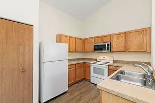 131 Silverstone Dr, Carpentersville, IL 60110 - Photo 15