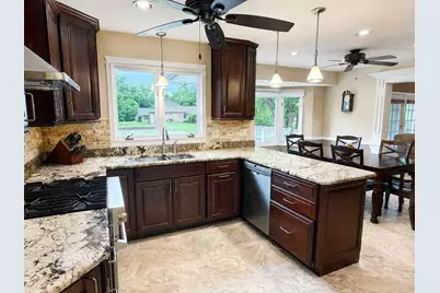 430 Waterford Drive, Willowbrook, IL 60527 - Photo 7