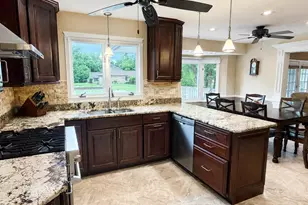 430 Waterford Dr, Willowbrook, IL 60527 - Photo 7