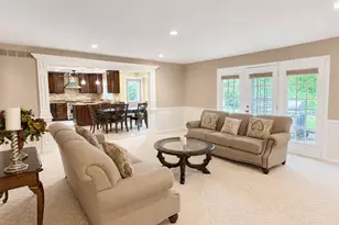 430 Waterford Dr, Willowbrook, IL 60527 - Photo 3