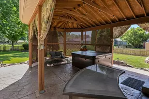 150 N Kingsway Dr, Aurora, IL 60506 - Photo 31