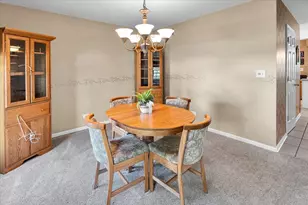 150 N Kingsway Dr, Aurora, IL 60506 - Photo 7