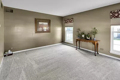 150 N Kingsway Drive, Aurora, IL 60506 - Photo 5