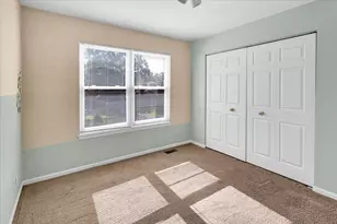 150 N Kingsway Dr, Aurora, IL 60506 - Photo 25