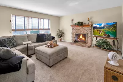 150 N Kingsway Drive, Aurora, IL 60506 - Photo 15