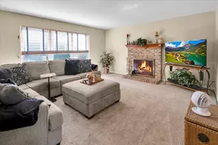 150 N Kingsway Dr, Aurora, IL 60506 - Photo 15