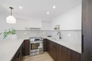 1560 N Sandburg Terrace, Chicago, IL 60610 - Photo 3
