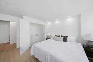 1560 N Sandburg Terrace, Chicago, IL 60610 - Photo 19