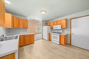 345B Warren St, Somonauk, IL 60552 - Photo 3