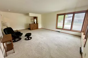 305 N Timothy Ln, McHenry, IL 60050 - Photo 5